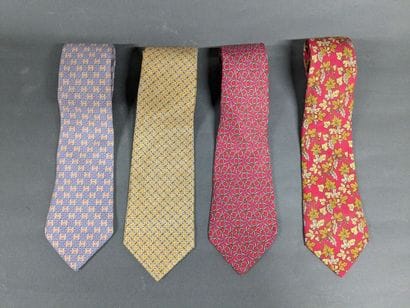 HERMES
Set of four silk ties