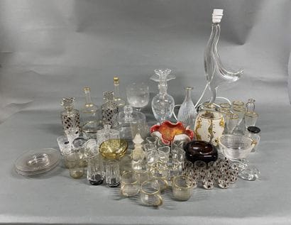 Set of glassware including carafes, pitchers,...