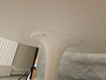 Circular table with tulip base
White melamine...
