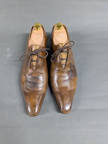HENRIQUE HENKO
Two pairs of men's leather...