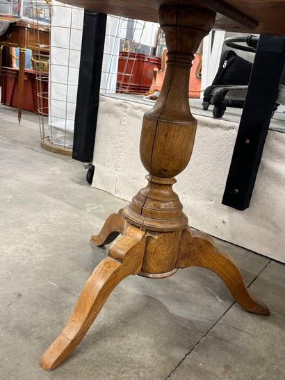 Tripod pedestal table in natural wood
Diam....