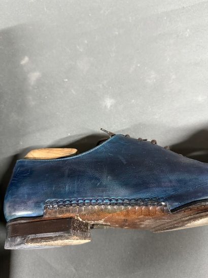HENRIQUE HENKO
Two pairs of men's leather...