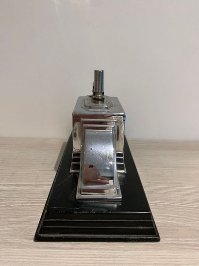 RONSON TOUCH-TYPE
Tabletop lighter made of...
