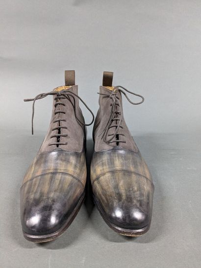 SANTOS
Pair of men's high-top shoes made...