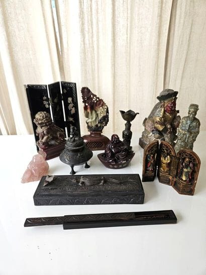 CHINA
Assortment of various items: Buddha...