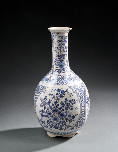 Nevers
Long narrow-necked earthenware bottle...
