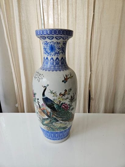CHINA
Large white porcelain shoulder vase...