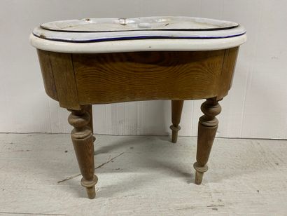 Set consisting of a ceramic bidet resting...