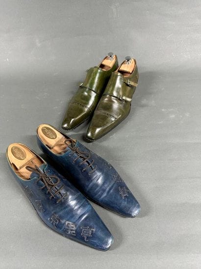 HENRIQUE HENKO
Two pairs of men's leather...