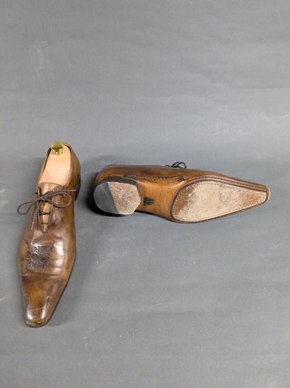 HENRIQUE HENKO
Two pairs of men's leather...