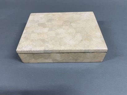 Rectangular box decorated with eggshell marquetry...