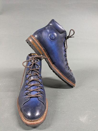 CARLOS SANTOS for JMLEGAZEL
Pair of men's...