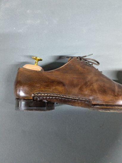 HENRIQUE HENKO
Two pairs of men's leather...