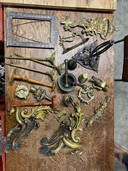 Set of decorative bronze pieces, andirons,...