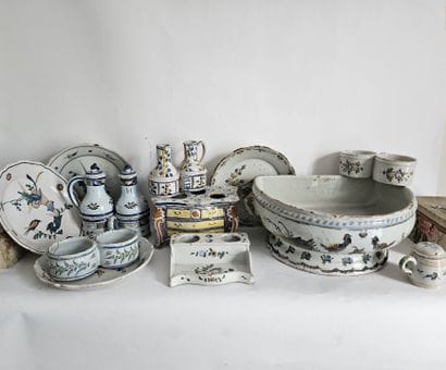NEVERS
Earthenware set comprising a commode...