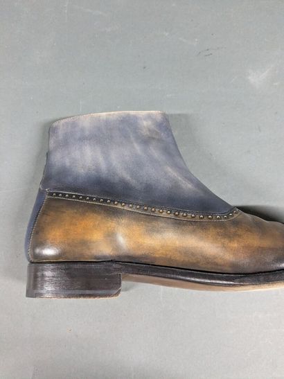 CARLOS SANTOS
Pair of men's high-top leather...