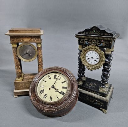 Set consisting of two portal clocks and a...
