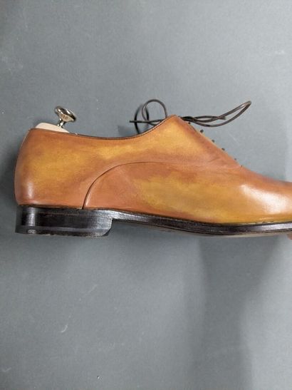 CARLOS SANTOS
Two pairs of men's leather...
