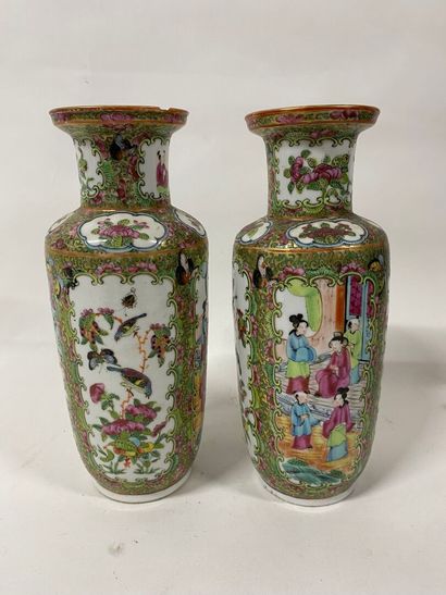 CANTON
Pair of cylindrical vases 
Decorated...