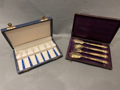 Set includes: 
- Vermeil dessert set 
- 6...