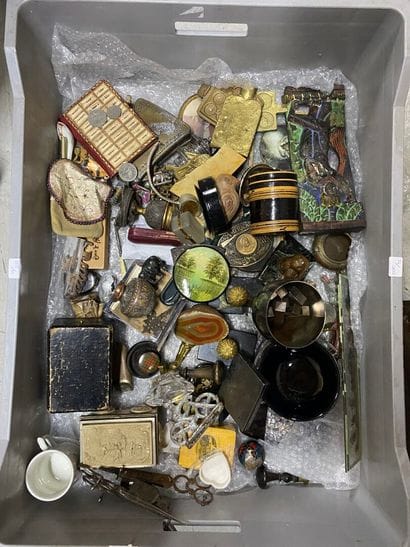Batch of trinkets