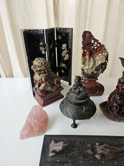 CHINA
Assortment of various items: Buddha...
