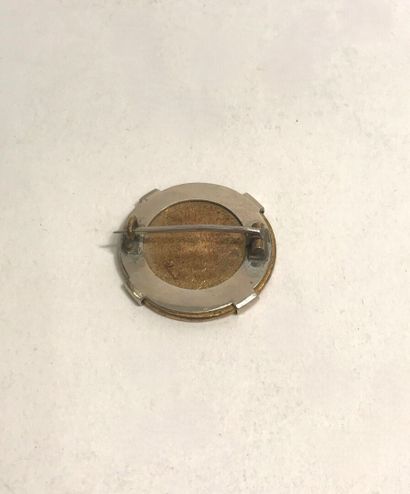 Brooch-mounted token 1676
