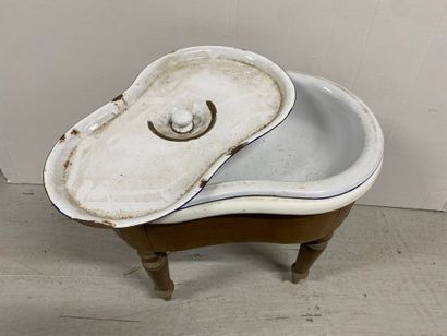 Set consisting of a ceramic bidet resting...