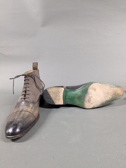 SANTOS
Pair of men's high-top shoes made...