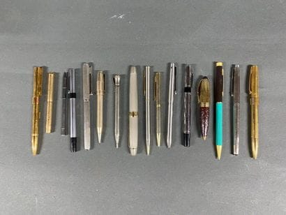 Set of ballpoint pens and fountain pens