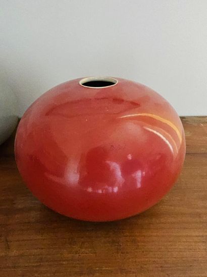 Two modern porcelain vases in the 