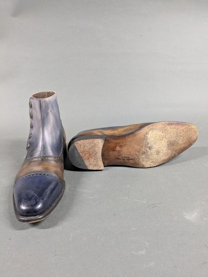CARLOS SANTOS
Pair of men's high-top leather...