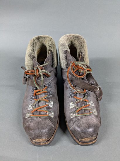SHABBY CHIC, JMLEGAZEL
Two pairs of men's...