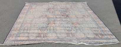 INDO-PERSAN
Large wool carpet with blue and...