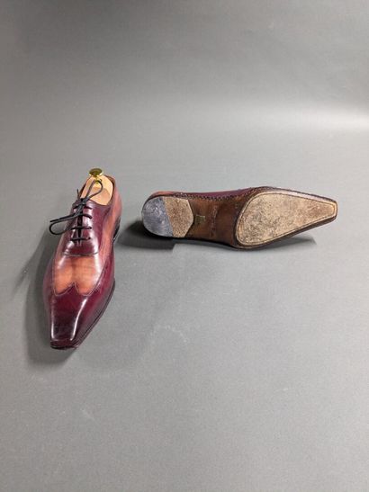 HENRIQUE ENKO
Two pairs of men's leather...