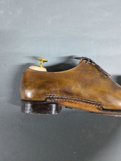 HENRIQUE HENKO
Two pairs of men's leather...