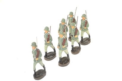 MARS : 7 soldats de la Wehrmacht au défilé,...