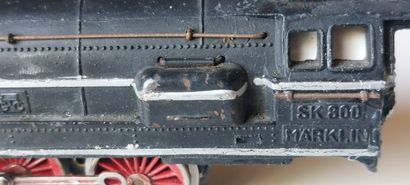 MÄRKLIN loco carénée et 2 voitures
- SK800/12...