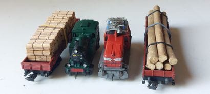 MÄRKLIN (4) pces : 2x locos + 2x des wagons
-...