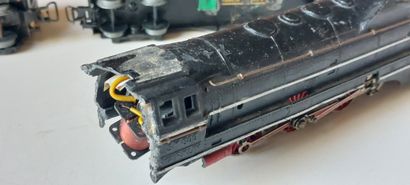 MÄRKLIN loco carénée et 2 voitures
- SK800/12...