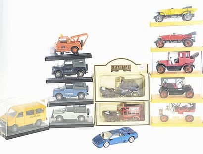 13 vehicles: Days Gone Oxo Horse-Drawn Bus,...