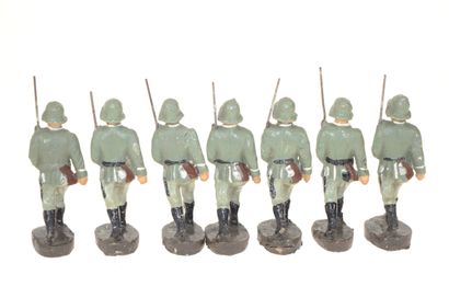 MARS : 7 soldats de la Wehrmacht au défilé,...