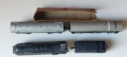 MÄRKLIN loco carénée et 2 voitures
- SK800/12...