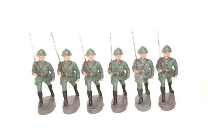 NARDI : 12 soldats Italiens au défilé, en...