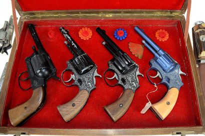 Set of 12 cap-and-ball revolvers, made of...