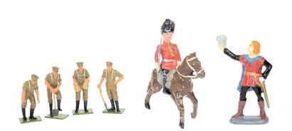 6 figurines en métal, dont 4 soldats Anglais...