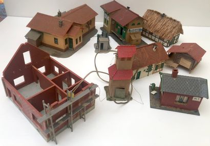 Lot de 36 bâtiments etc, état correct