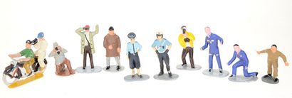 17 Figurines formant une scène du tour de...