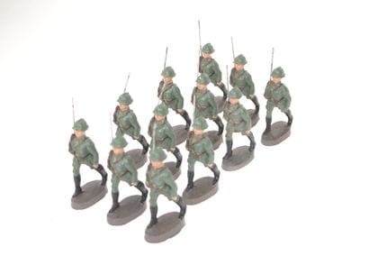 NARDI : 12 soldats Italiens au défilé, en...