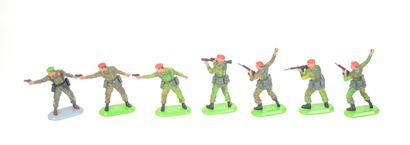 BRITAINS : 12 militaires Anglais au feu,...